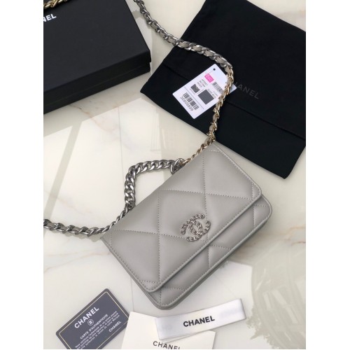 Chanel 19 Classic Sheepskin Leather Chain Wallet AP0957 gris clair métal argenté