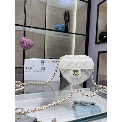 Chanel 2022S Mini sac à bandoulière en cuir d'agneau Love Heart AO2784 Blanc