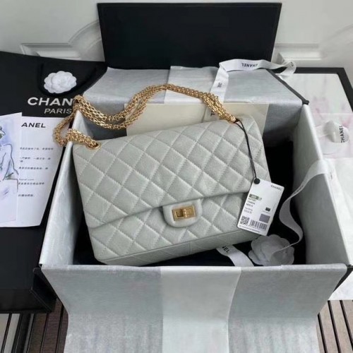 Chanel 2.55 Sac à rabat en cuir de veau A37587 gris clair