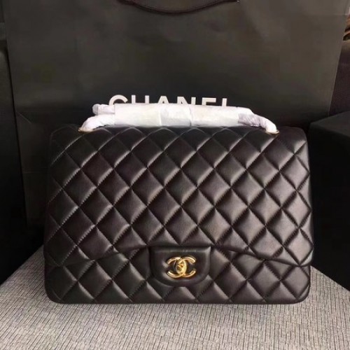 Chanel Maxi Sac à rabat classique matelassé en cuir de mouton noir A58601 Or