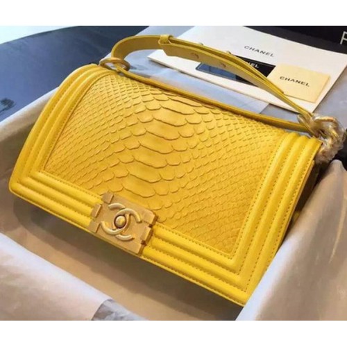 Chanel Boy Flap Sac à bandoulière en cuir de python jaune A66095 Doré
