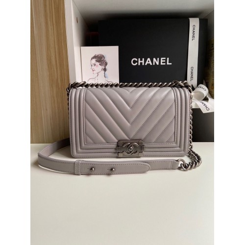Chanel Boy Flap Sacs à bandoulière en cuir de mouton d'origine A67086 Gris