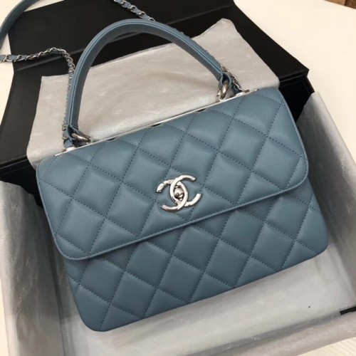 Chanel CC original sac à rabat en cuir d'agneau 92236 bleu et métal argenté