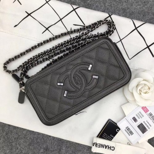Chanel Pochette Classique avec Chaîne Cuir de veau grainé Métal argenté A84450 gris foncé