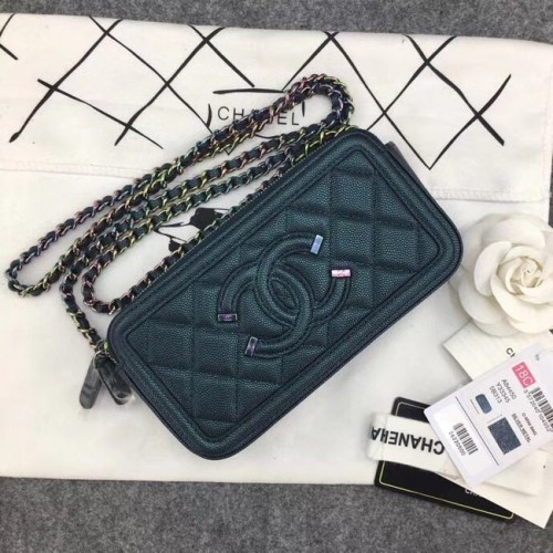 Chanel Pochette Classique avec Chaîne Cuir de veau grainé Métal argenté A84450 vert