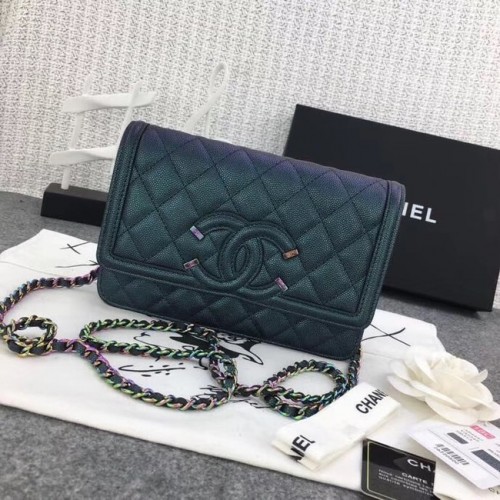 Chanel Pochette Classique avec Chaîne Cuir de veau grainé Métal argenté A88447 vert