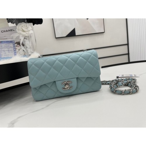 Chanel Classic Flap Bag Original en cuir de mouton A1116 bleu clair et métal argenté
