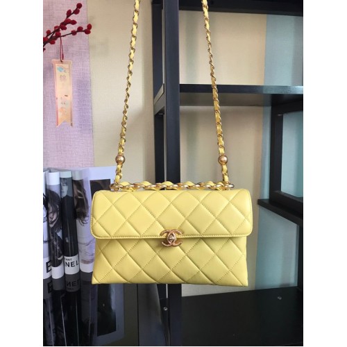 Sac à bandoulière en cuir d'agneau à rabat Chanel AS1267 jaune