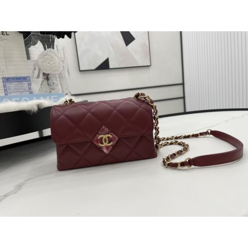 Sac à bandoulière en cuir d'agneau à rabat Chanel AS2556 Bordeaux