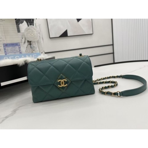 Sac à bandoulière en cuir d'agneau à rabat Chanel AS2556 vert