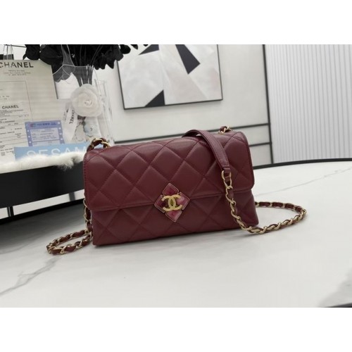 Sac à bandoulière en cuir d'agneau à rabat Chanel AS2557 Bordeaux