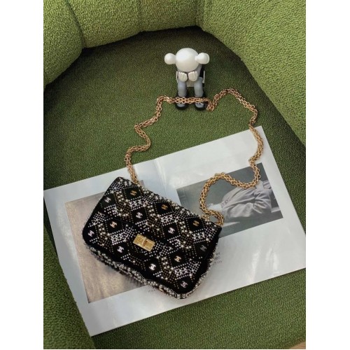 Sac à bandoulière en cuir d'agneau à rabat Chanel AS2755 noir