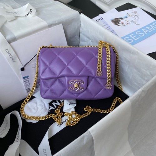 Mini sac à bandoulière en cuir d'agneau à rabat Chanel AS3113 violet