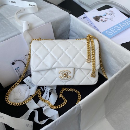 Chanel Petit sac à bandoulière en cuir d'agneau à rabat AS3114 blanc