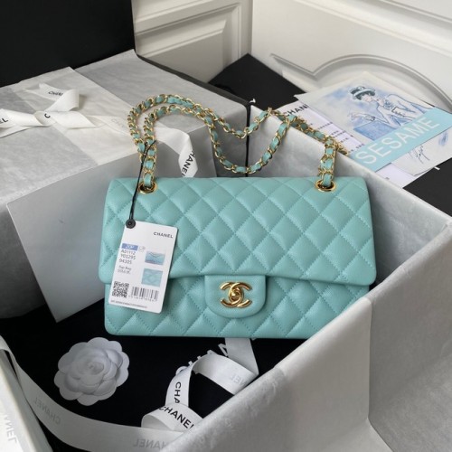 Chanel Sac à bandoulière à rabat Cuir de veau grainé A01112 métal doré bleu ciel