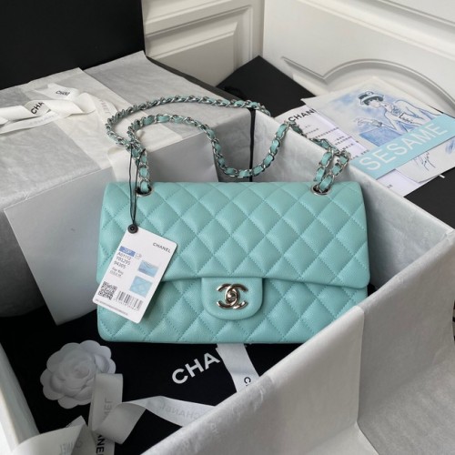 Chanel Sac à bandoulière à rabat Cuir de veau grainé A01112 métal argenté bleu ciel
