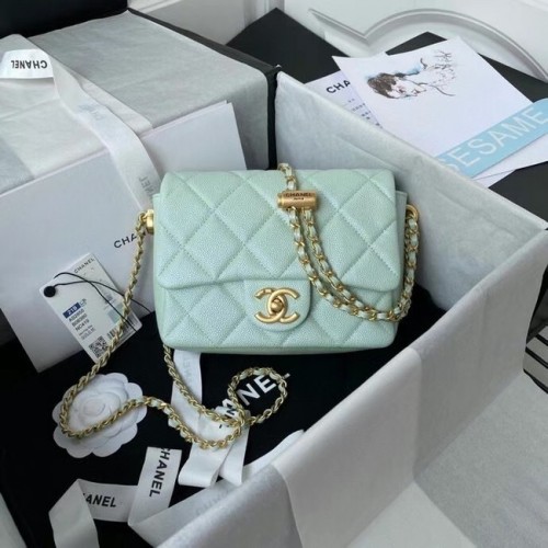 Chanel Sac à bandoulière à rabat Cuir de veau grainé AS2855 perle vert clair