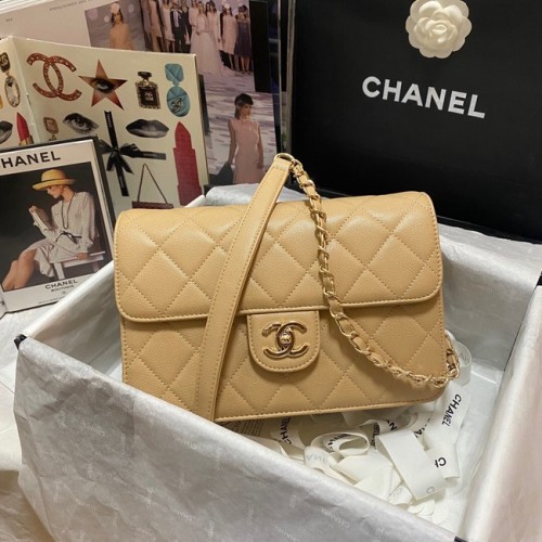 Chanel Sac à bandoulière à rabat Cuir de veau grainé AS3002 abricot