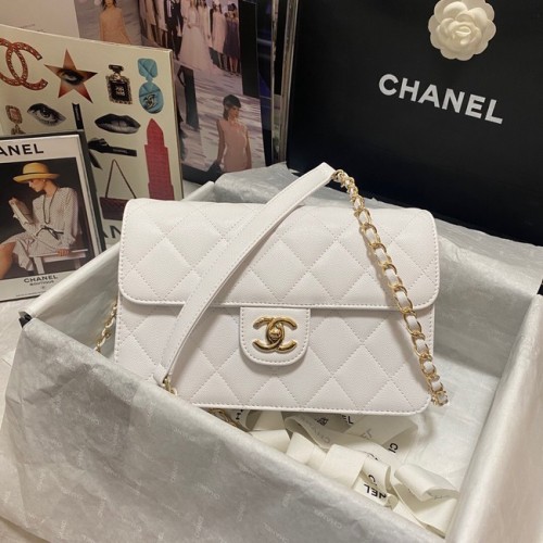 Chanel Sac à bandoulière à rabat Cuir de veau grainé AS3003 blanc