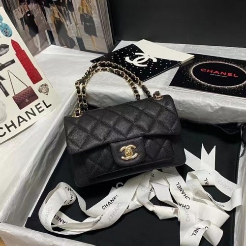 Chanel Sac à bandoulière à rabat en cuir de veau grainé AS9960 noir