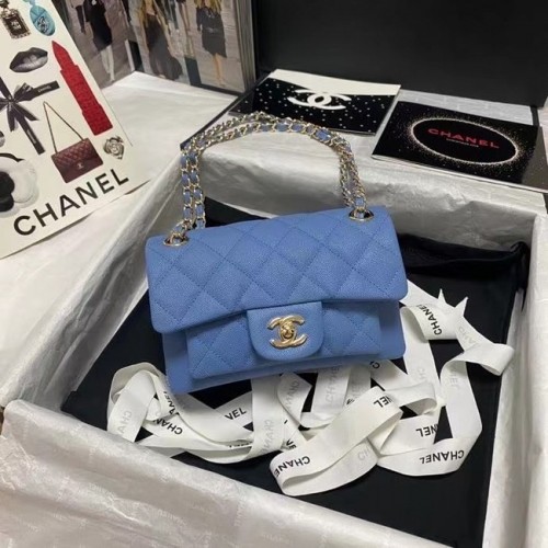 Chanel Sac à bandoulière à rabat Cuir de veau grainé AS9960 bleu