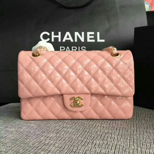 Sacs à bandoulière à rabat Chanel rose clair en cuir verni d'origine CF1112 or