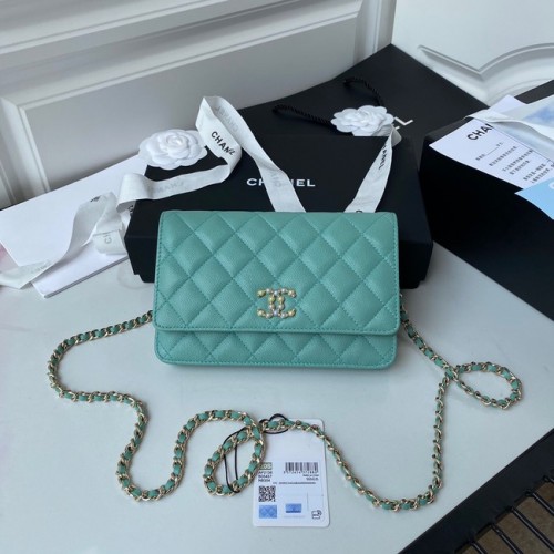 Chanel petit sac à bandoulière en cuir de veau grainé AP33814 vert
