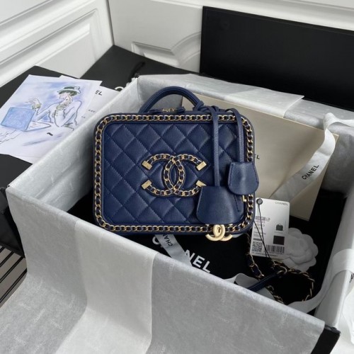 Sac cosmétique Chanel en cuir d'agneau cristal de veau doré 8818 bleu foncé