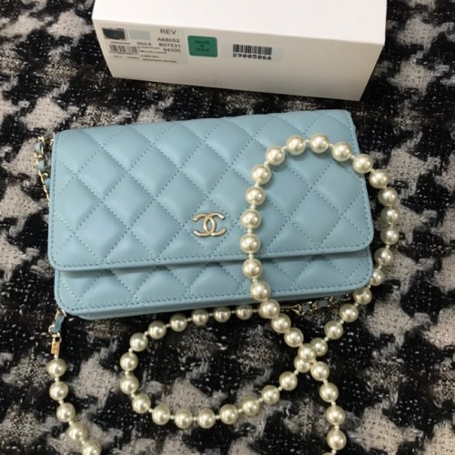 Chanel Sac à bandoulière à rabat en cuir d'agneau CC33814 bleu clair