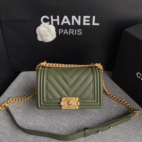 Chanel Le Boy Flap Sac à bandoulière Original Cuir de veau A67085 vert Boucle dorée
