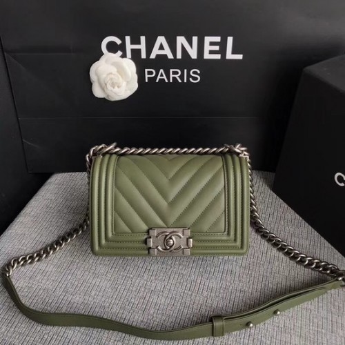 Chanel Le Boy Flap Sac à bandoulière Cuir de veau original A67085 Vert Boucle argentée