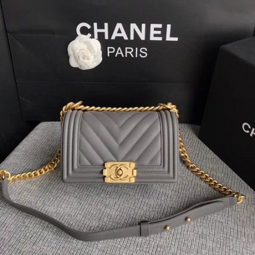 Chanel Le Boy Flap Sac à bandoulière Cuir de veau original A67085 Gris Boucle dorée