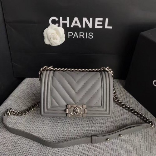 Chanel Le Boy Flap Sac à bandoulière Original Cuir de veau A67085 Gris Argent Boucle
