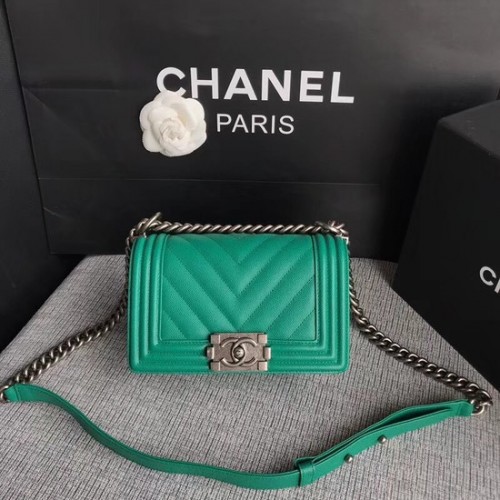 Chanel Le Boy Flap Sac à bandoulière en cuir caviar original P67085 vert boucle argentée
