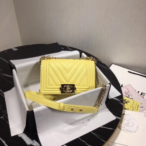 Chanel Le Boy Flap Sac à bandoulière en cuir d'origine Jaune V67085 Or
