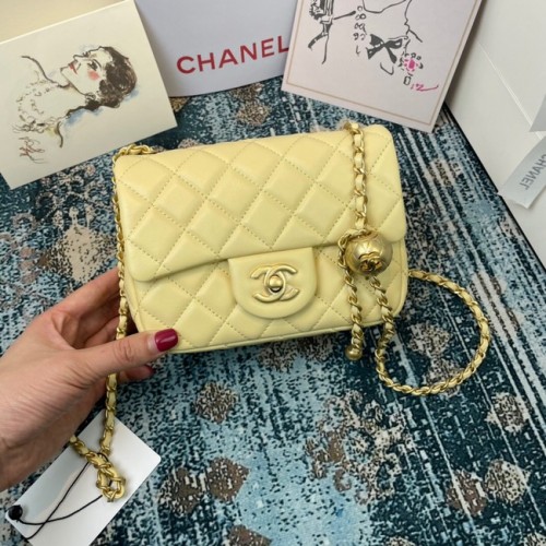 Chanel MINI Flap Bag Original en cuir de mouton 1115 jaune clair