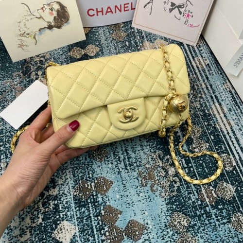 Chanel MINI Flap Bag Original en cuir de mouton 1116 jaune clair