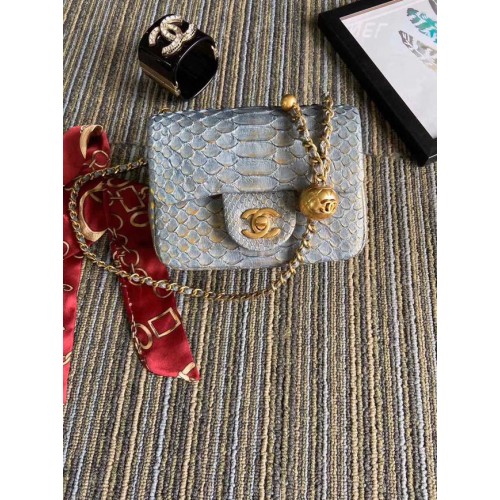 Chanel Original Petit sac à rabat peau de serpent AS1115 gris
