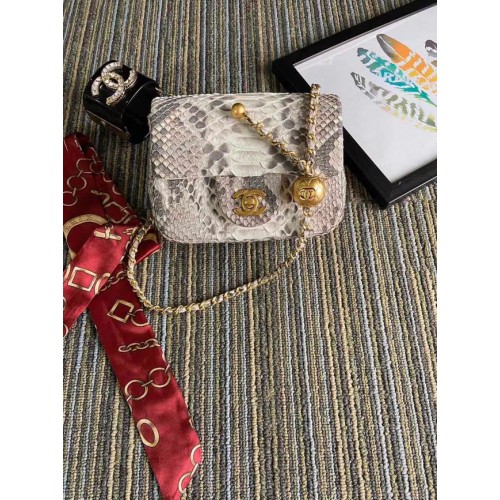 Chanel Original Petit sac à rabat en peau de serpent AS1115 gris clair