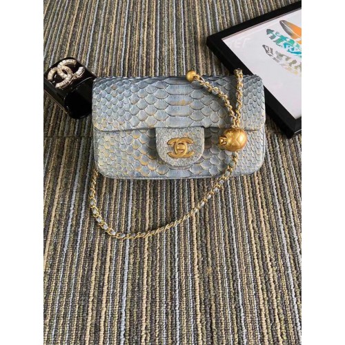 Chanel Original Petit sac à rabat peau de serpent AS1116 gris