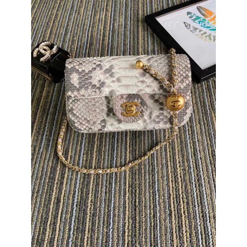 Chanel Original Petit sac à rabat en peau de serpent AS1116 gris clair