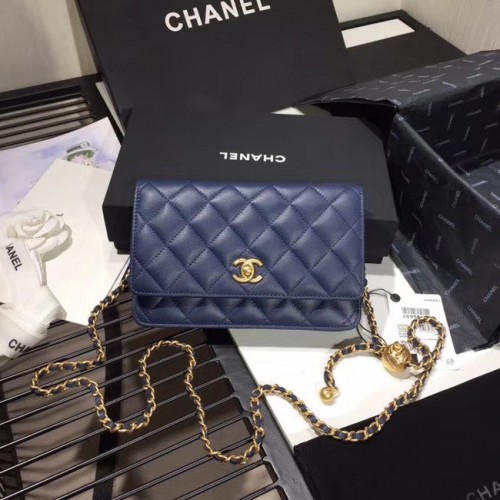 Chanel Original Petit sac à rabat classique en peau de mouton AS33814 bleu