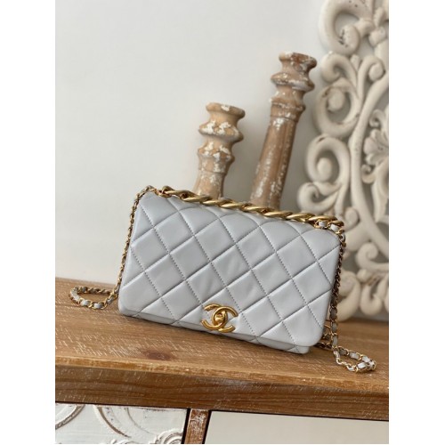 Chanel PETIT SAC À RABAT Agneau Métal Doré AS3367 gris clair