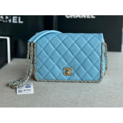 Chanel PETIT Sac à rabat Cuir de veau grainé Métal doré AS3467 bleu clair