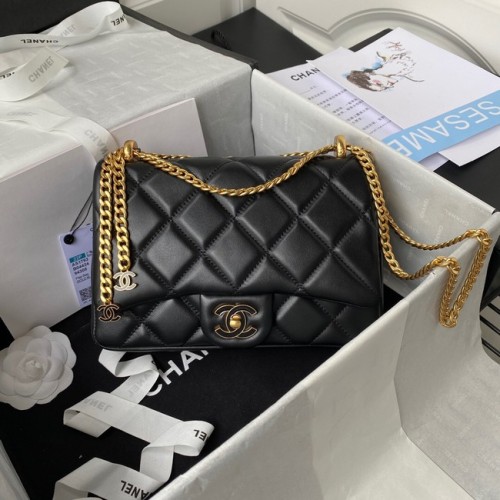 Chanel PETIT SAC À RABAT EN CUIR D'AGNEAU AS1793 NOIR