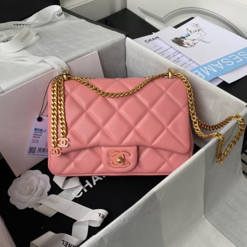 Chanel PETIT SAC À RABAT EN PEAU D'AGNEAU AS1793 rose