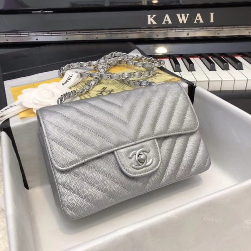 Chanel Petit sac à main classique Cuir de veau grainé Métal argenté A69900 argent
