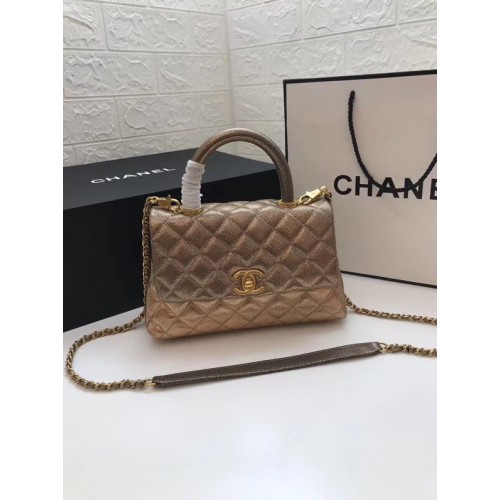 Chanel Petit sac à rabat avec poignée supérieure A92990 or