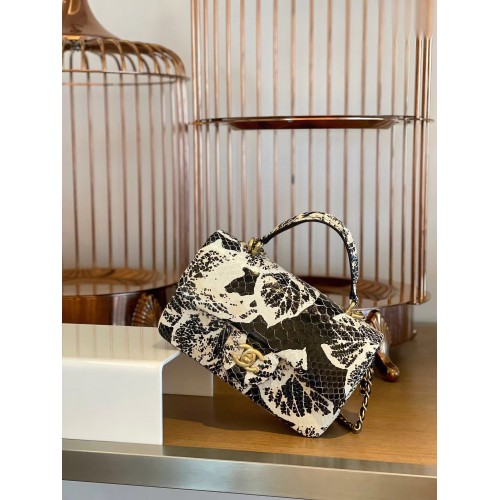 Chanel Mini sac à rabat en peau de serpent avec poignée supérieure AS2431 Noir et blanc