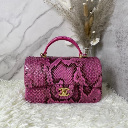 Chanel Mini sac à rabat en peau de serpent avec poignée supérieure AS2431 Fuchsia